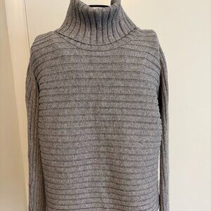 Cable & Gauge Long-Sleeve Gray Women's Medium Sweater in Good Condition